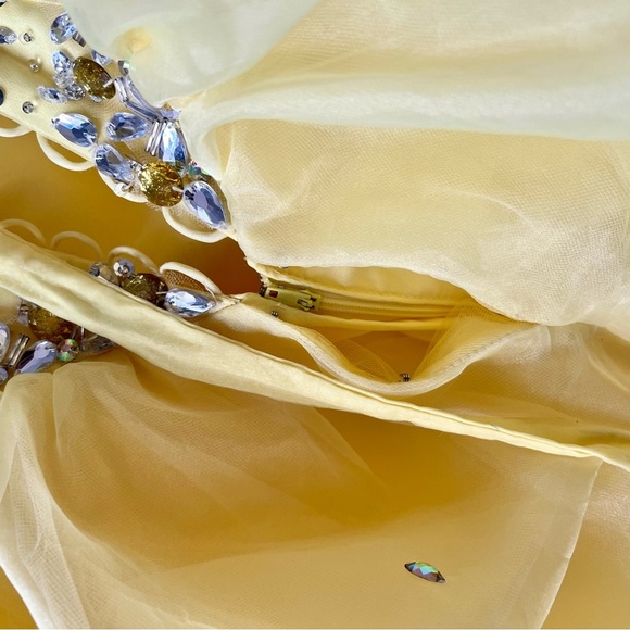 Beautiful bright yellow Mori Lee Quinceañera dress - Picture 16 of 16